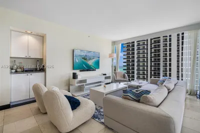 4779 Collins Ave #2305 1