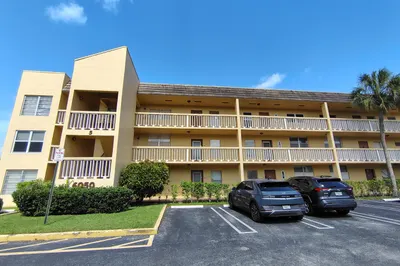 6050 NW 64th Avenue #102 1
