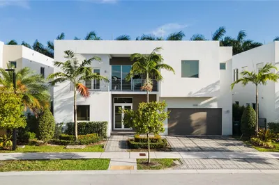 10098 NW 74th Ter 1