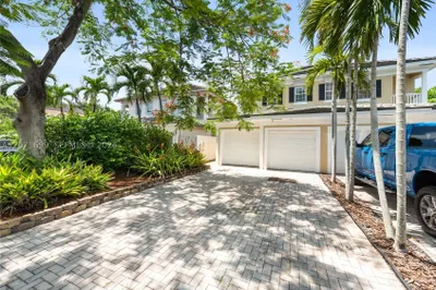 423 SW 16th St 1