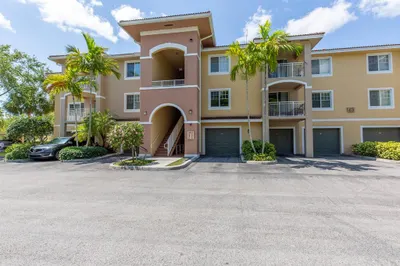 6521 Emerald Dunes Drive #202 1