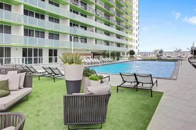 1756 N Bayshore Dr #16G 1