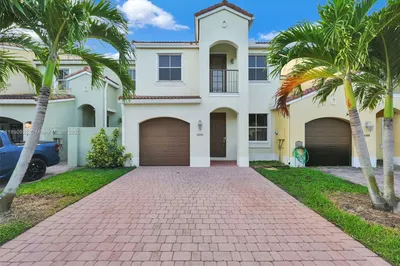 Sorrento Community - 4 Bedroom / 3 Bathroom Townho