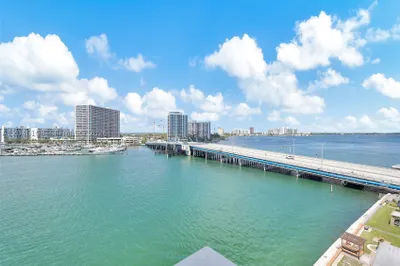 2016 Bay Dr #808 1