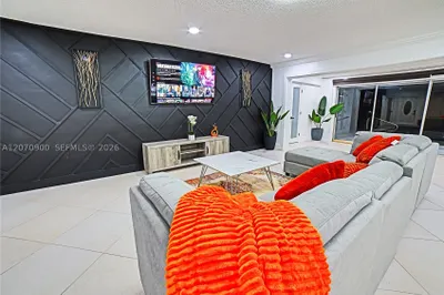 8651 Sunset Strip 1