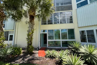 105 E Wellington #105 1