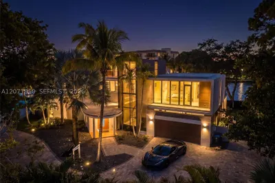 1030 SW 14th Ter 1