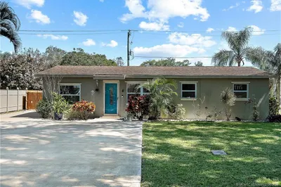 523 SE Dolphin Drive 1