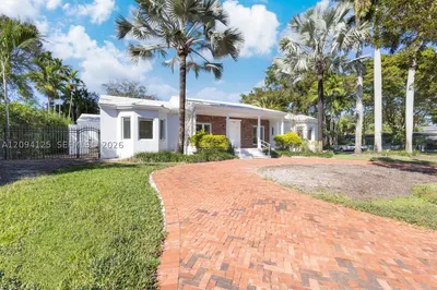 4404 Alhambra Cir 1
