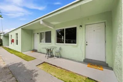 166 SW 3rd Street #A-d 1