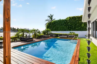 460 W Dilido Dr 1