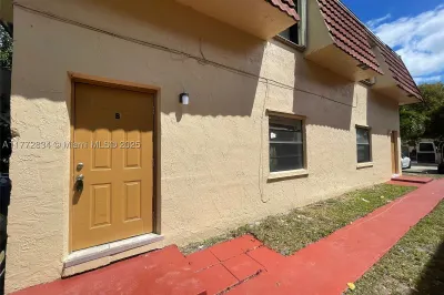 1651 SW 40th Ter #B 1
