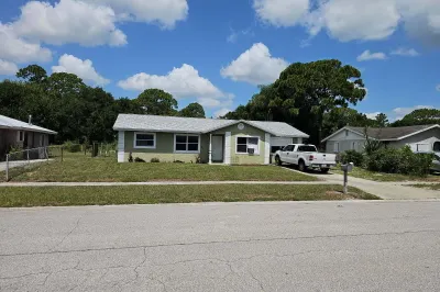 2605 Bennett Drive 1