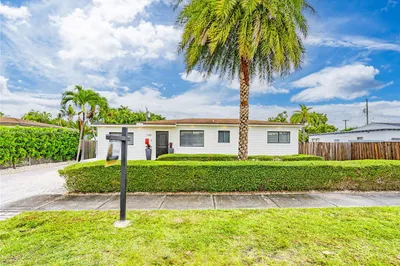 7749 SW 34th Ter 1