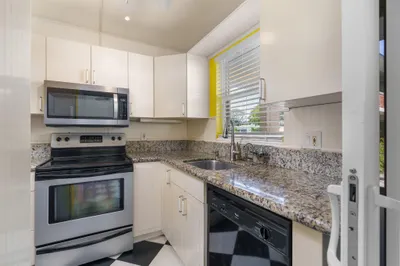 2800 NE 14TH ST Causeway #115 1