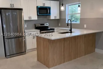 1140 NE 24th Ave #1 1
