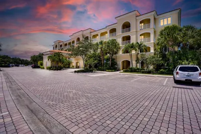 13 W Harbour Isle Drive #303 1
