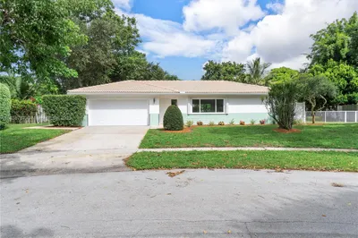 900 NW 9th Way 1