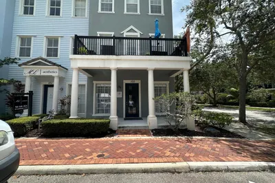 221 GREENWICH Circle #100 1