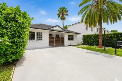 2558 NE 206th Ter 1