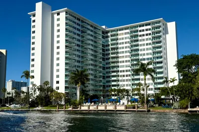 3233 NE 34th Street #1601 1
