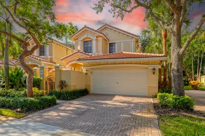 1639 PASSION VINE Circle #16-4 1