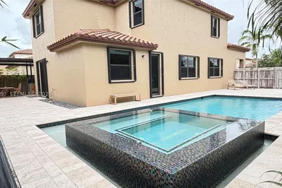 157 NE 25th Ave 1