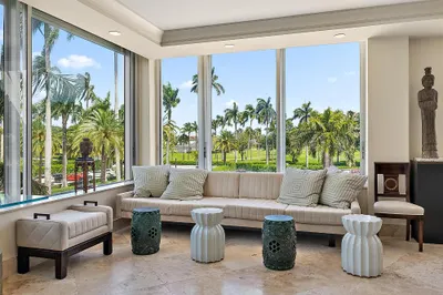 44 Cocoanut Row #205 B 1