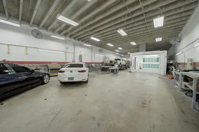Bodyshop For Sale In Kendall 1
