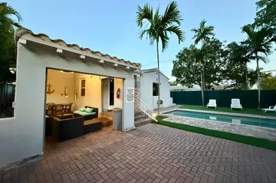 700 Exterior- 5