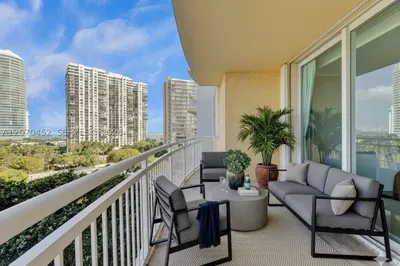 2475 Brickell Ave #804 1
