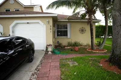 201 Maplewood Drive #201 1