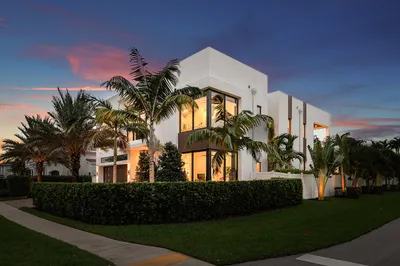 400 NE 4th Street 1