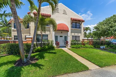 15 Uno Lago Drive #15 1