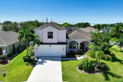 5806 NW Rose Petal Court 1