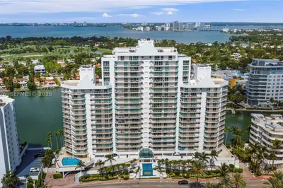 5900 Collins Ave #2304 1