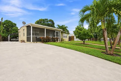 560 Seagrape Road 1