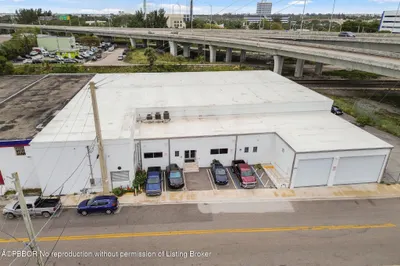 2725 Hillsboro Road 1
