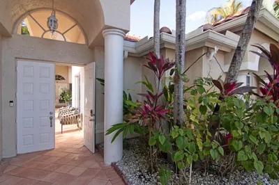 10726 Greenbriar Villa Drive 1