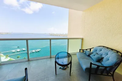 2650 Lake Shore Drive #1705 1