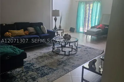 818 E Palm Run Dr 1