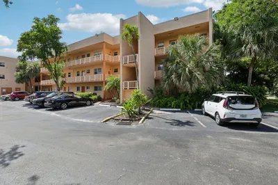 8400 LAGOS DE CAMPO Boulevard #303 1