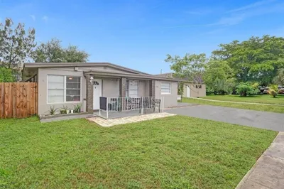 740 SW 10th Street 1