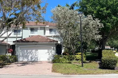 Front : corner lot