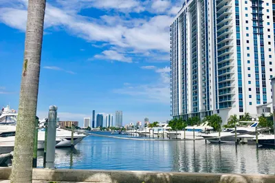 17111 BISCAYNE Boulevard #1903 1