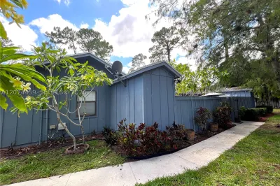 1077 Goldenrod Rd 1