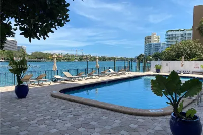 10101 E Bay Harbor Dr #702 1