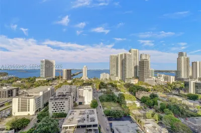 121 NE 34th St #2106A 1