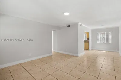 4933 Hollywood Blvd #201 1