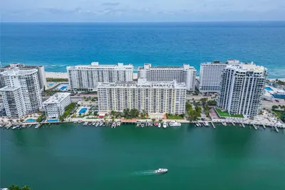 5600 Collins Ave #4S 1